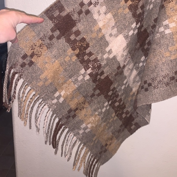 Checked Plaid Knit Scarf Featuring Tassel Hem Brown - Picture 5 of 7